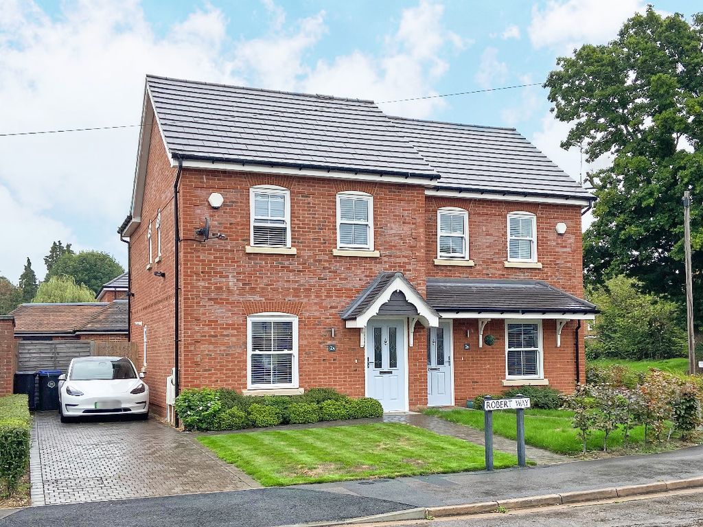 4 bed semidetached house to rent in Robert Way, Mytchett, Camberley