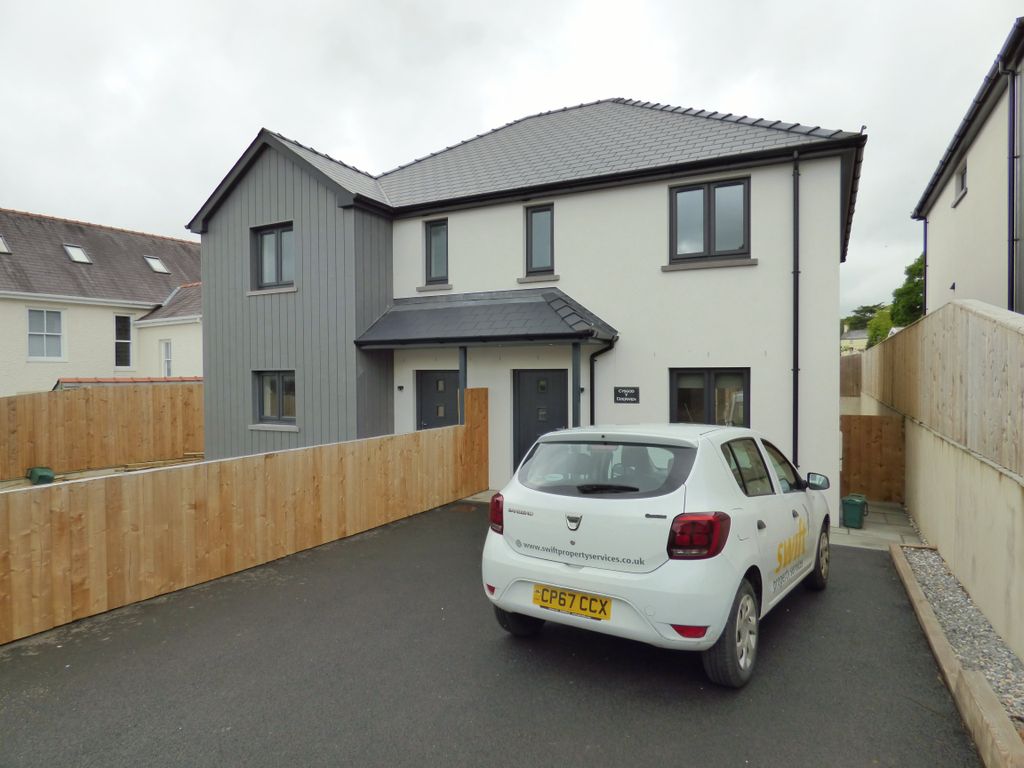 3 bed semidetached house to rent in Capel Evan Road, Carmarthen
