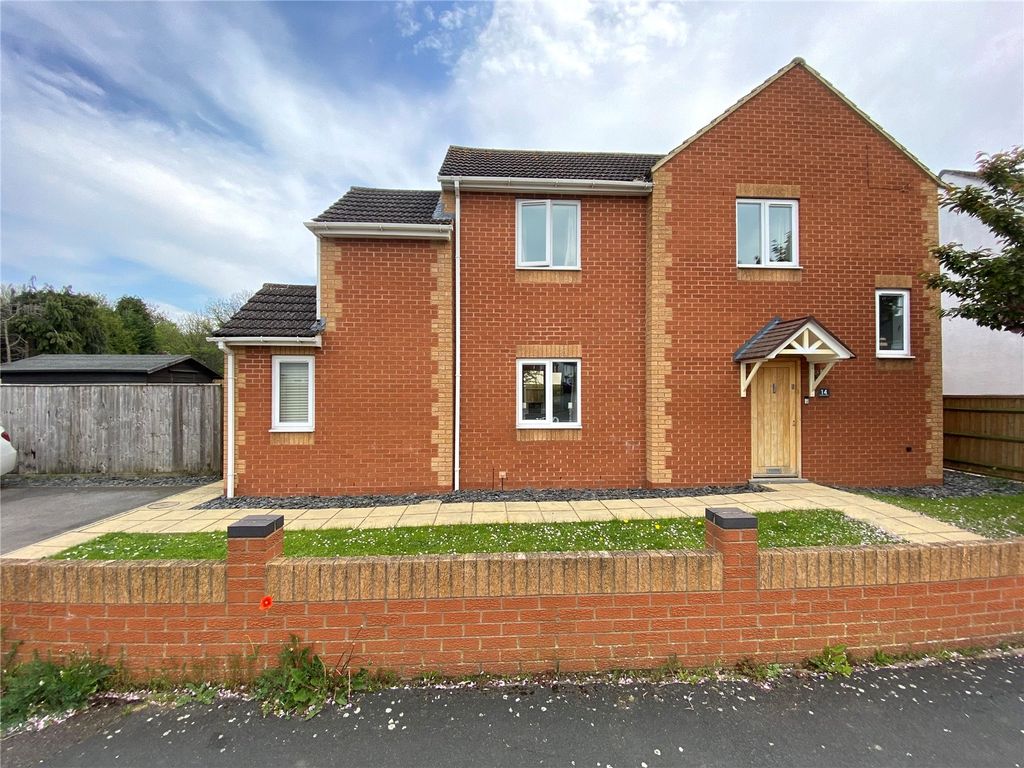 3 bed detached house for sale in Colwell Avenue, Hucclecote, Gloucester
