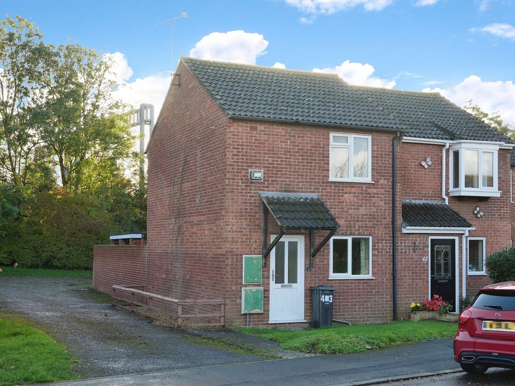 3 bed end terrace house for sale in Elizabeth Crescent, Stoke Gifford