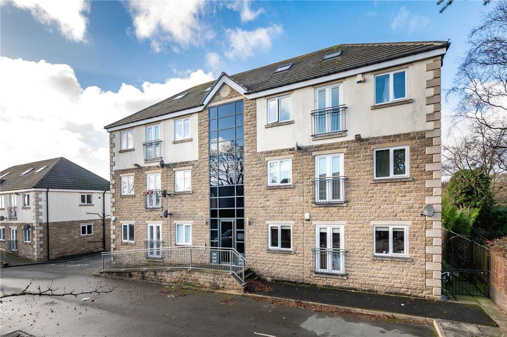 2 bed flat for sale in Whitehall Road East, Birkenshaw, Bradford, West