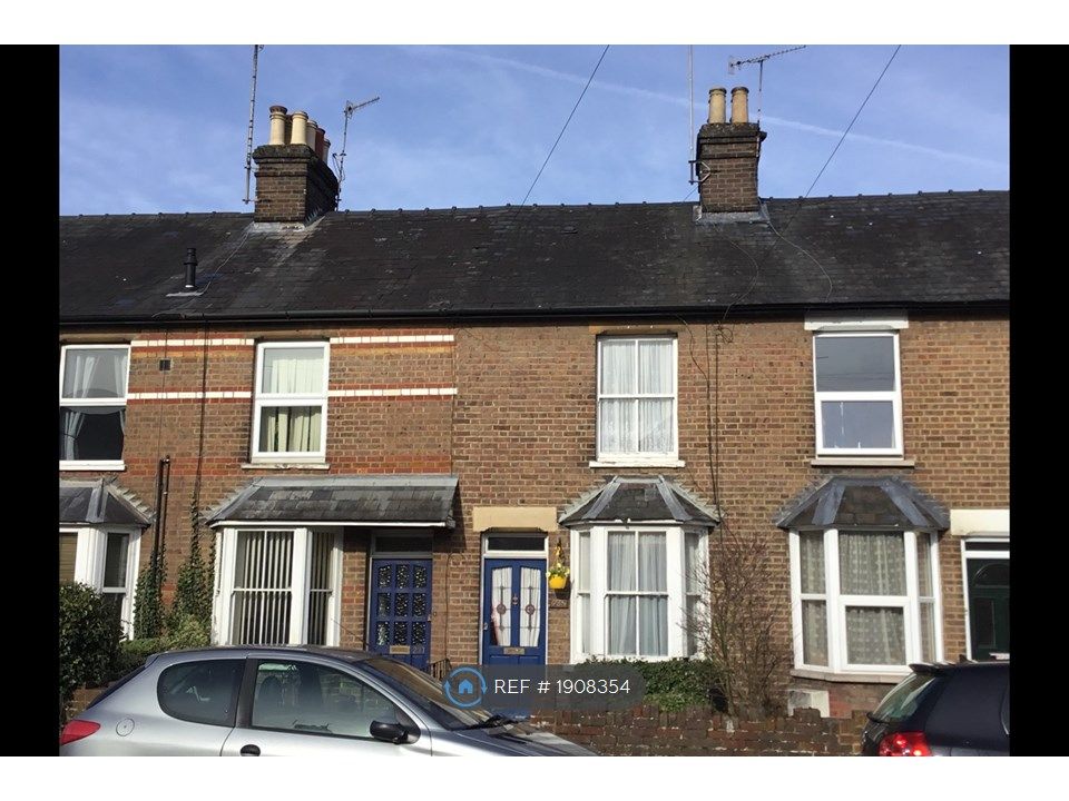 2 bed terraced house to rent in Bellingdon Road, Chesham HP5, £975 pcm