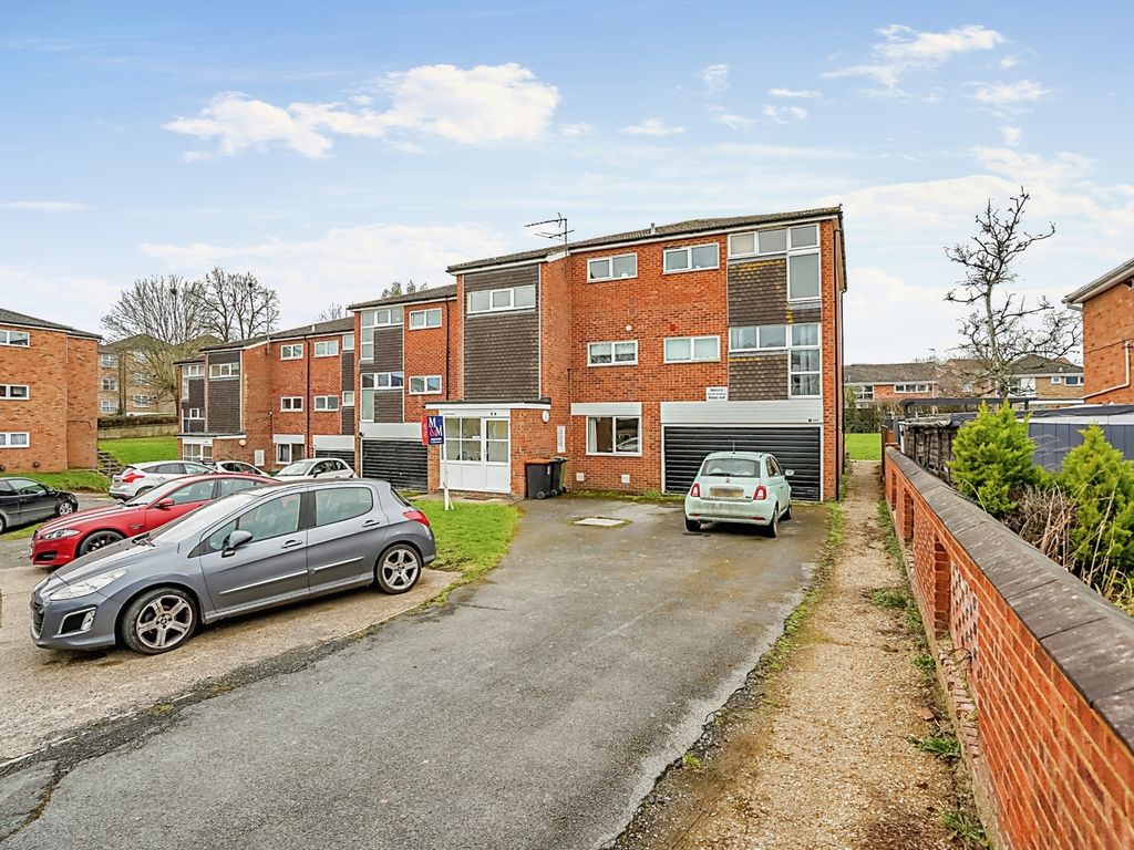 2 bed flat for sale in Bideford Court, Leighton Buzzard LU7 Zoopla