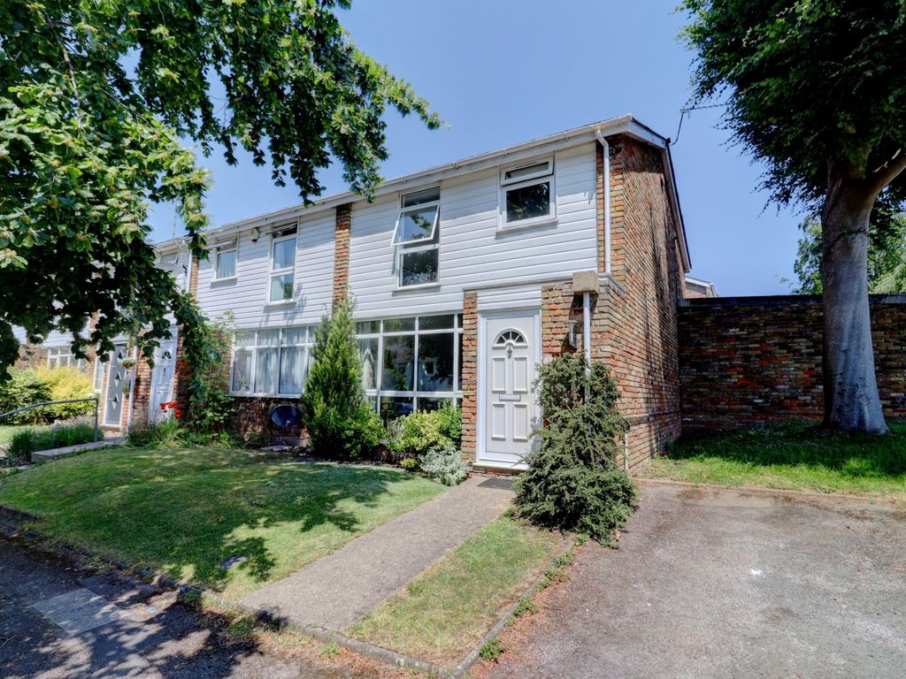 3 bed end terrace house for sale in Maybrook Gardens, High HP13