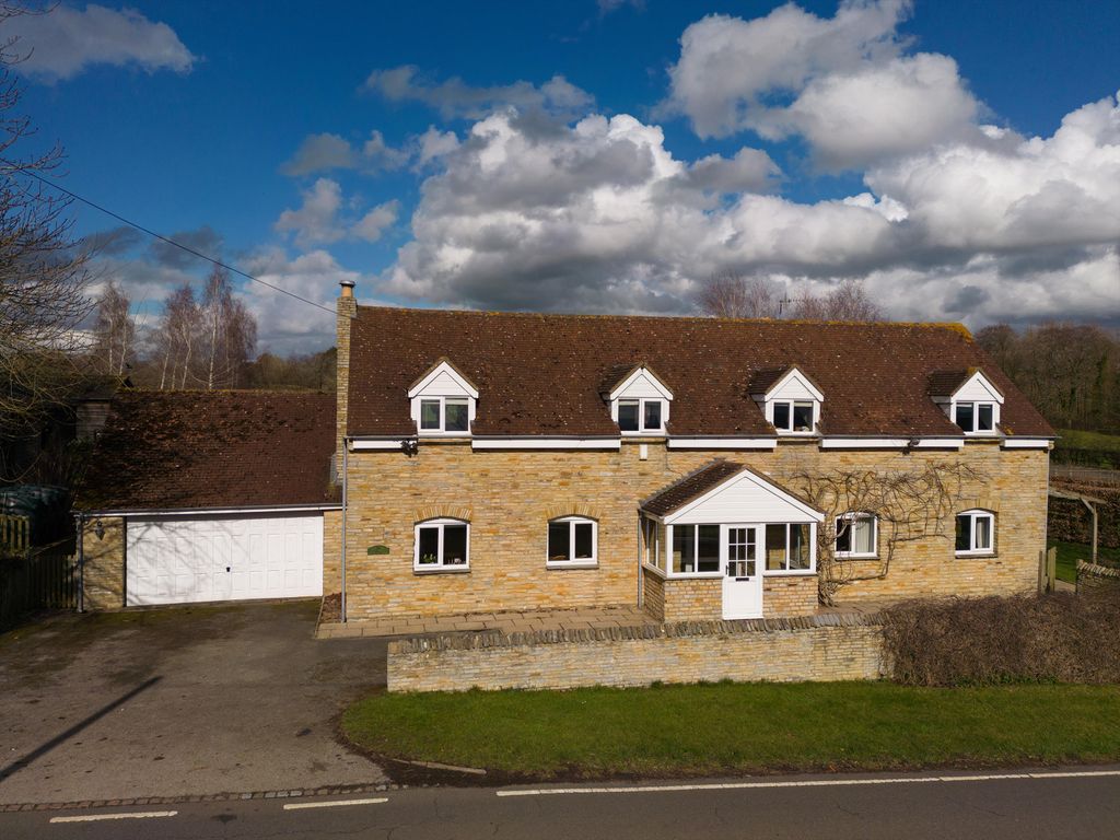 4 bed detached house for sale in Wixford Road, Near Ardens Grafton