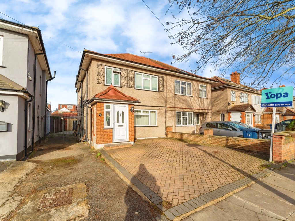 3 bed semidetached house for sale in Kingshill Avenue, Northolt UB5, £