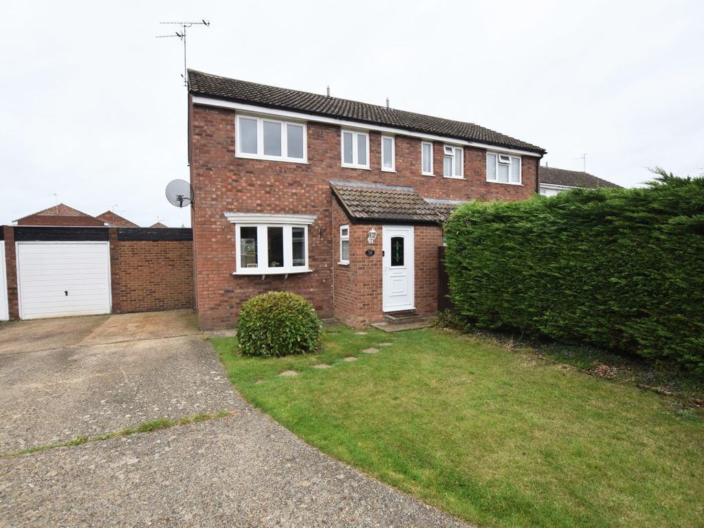 3 bed semidetached house for sale in Galsworthy Place, Aylesbury HP19