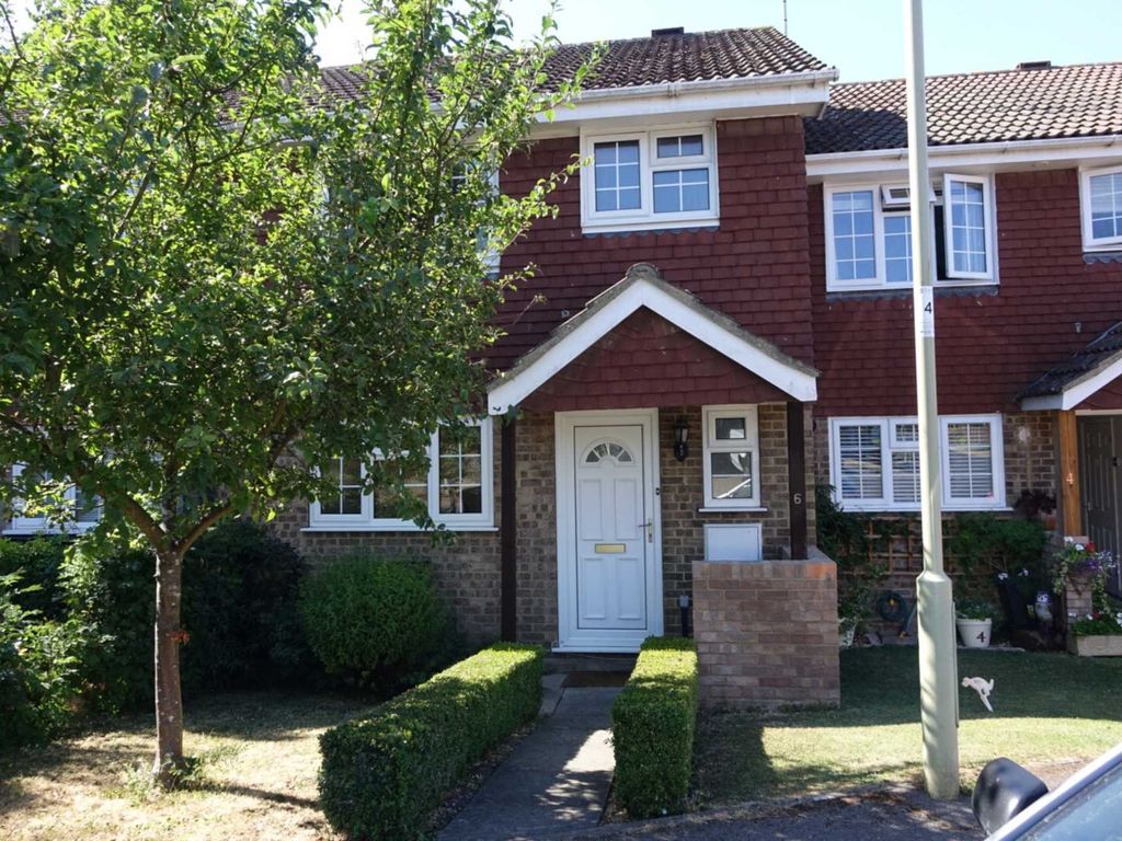 3 bed terraced house to rent in Oak Tree Drive, Hook RG27 Zoopla