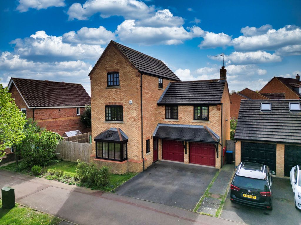 4 bed detached house for sale in Kilwinning Drive, Monkston MK10, £