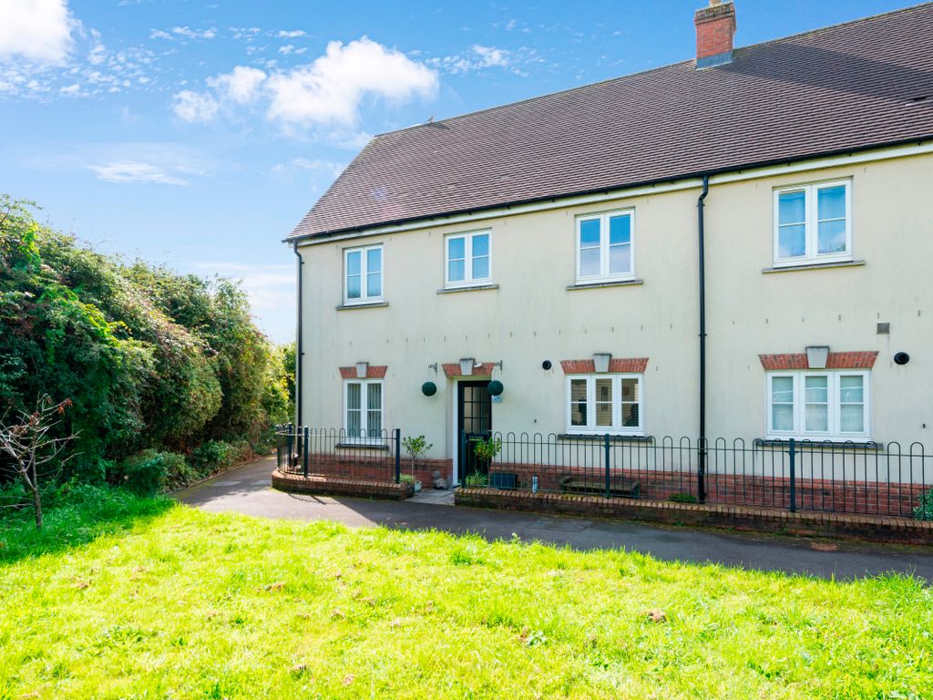 3 bed end terrace house for sale in Indus Road, Shaftesbury SP7, £