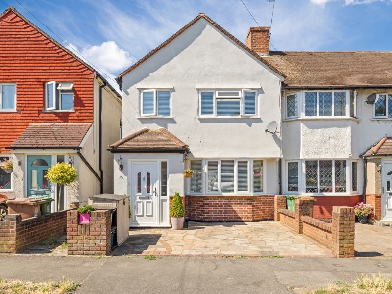 3 bed end terrace house for sale in Buckland Way, Worcester Park KT4