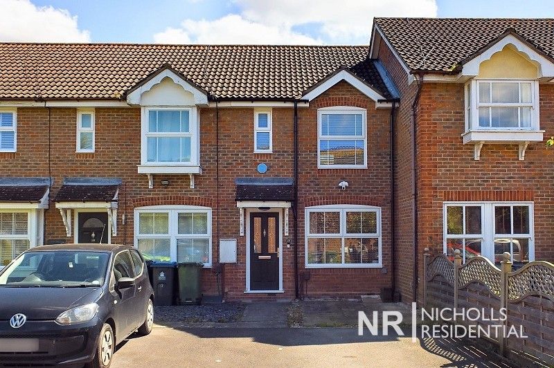 2 bed property for sale in Hillier Place, Chessington, Surrey. KT9, £