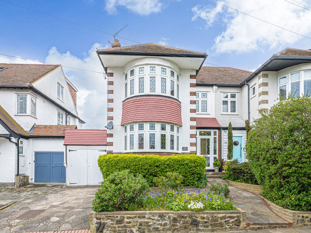 5 bed semidetached house for sale in Thames Drive, LeighOnSea SS9, £
