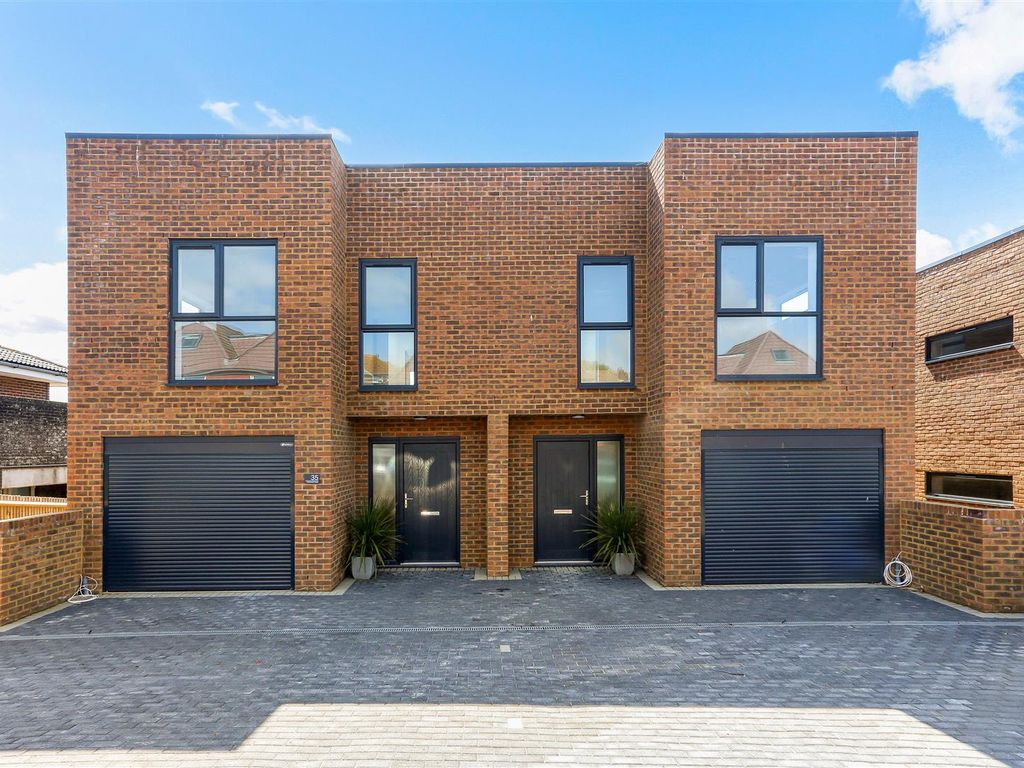 4 bed semidetached house for sale in Claremont Road, Mount Pleasant