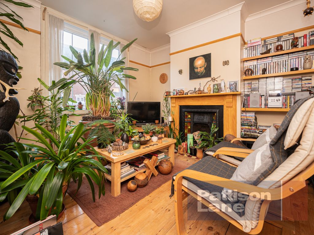 2 bed terraced house for sale in Russell Street, Kettering NN16 Zoopla