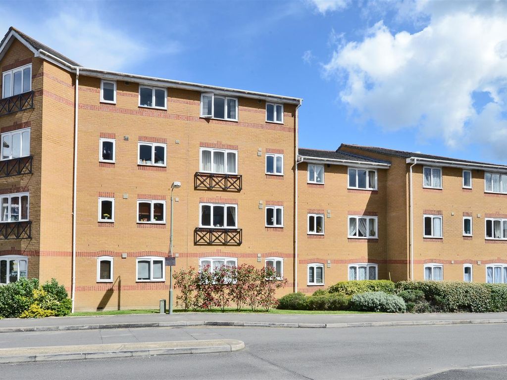 1 bed flat to rent in Ascot Court, Aldershot GU11, £850 pcm Zoopla
