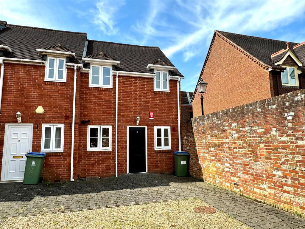 2 bed end terrace house for sale in Consort Court, High Street, Fareham