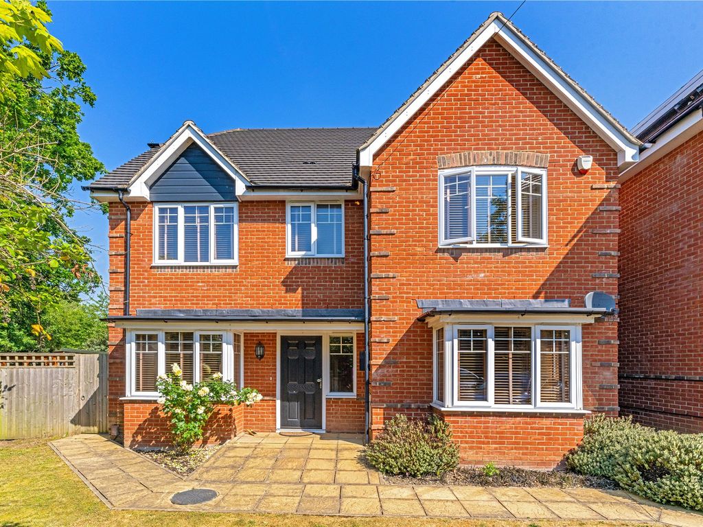 4 bed detached house for sale in Plough Lane, Wokingham, Berkshire RG40
