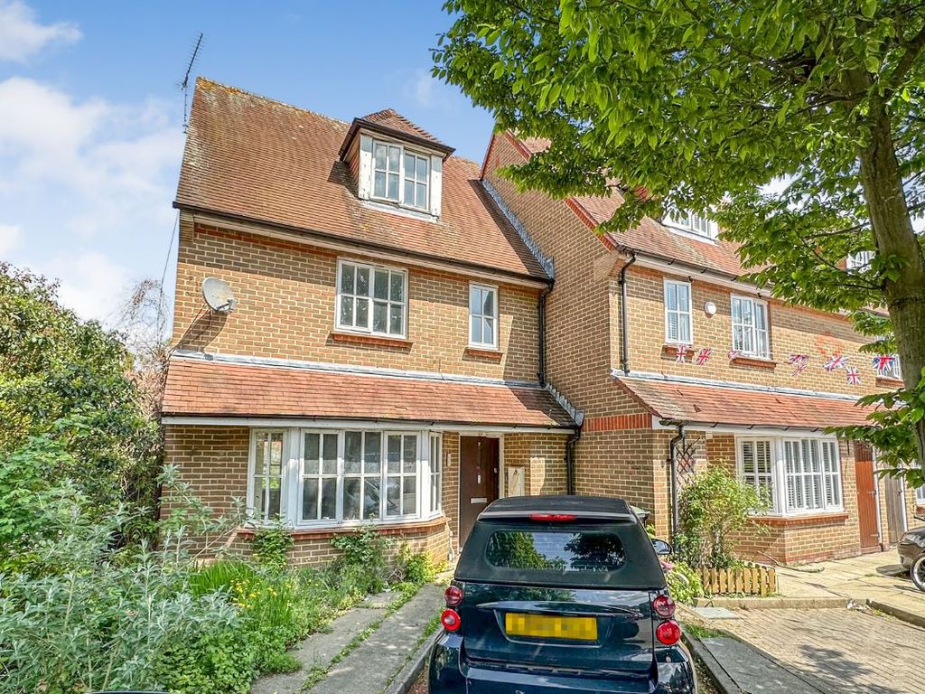 3 bed end terrace house for sale in 7 Place, Waltham Abbey