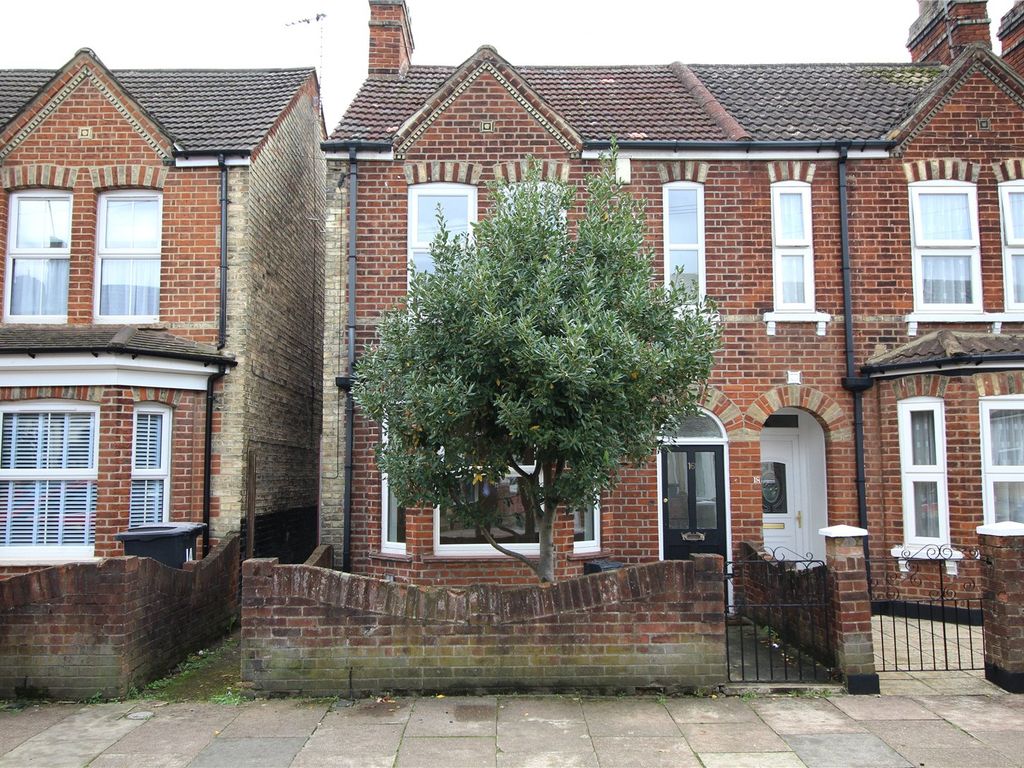 4 bed semidetached house for sale in Preston Road, Bedford