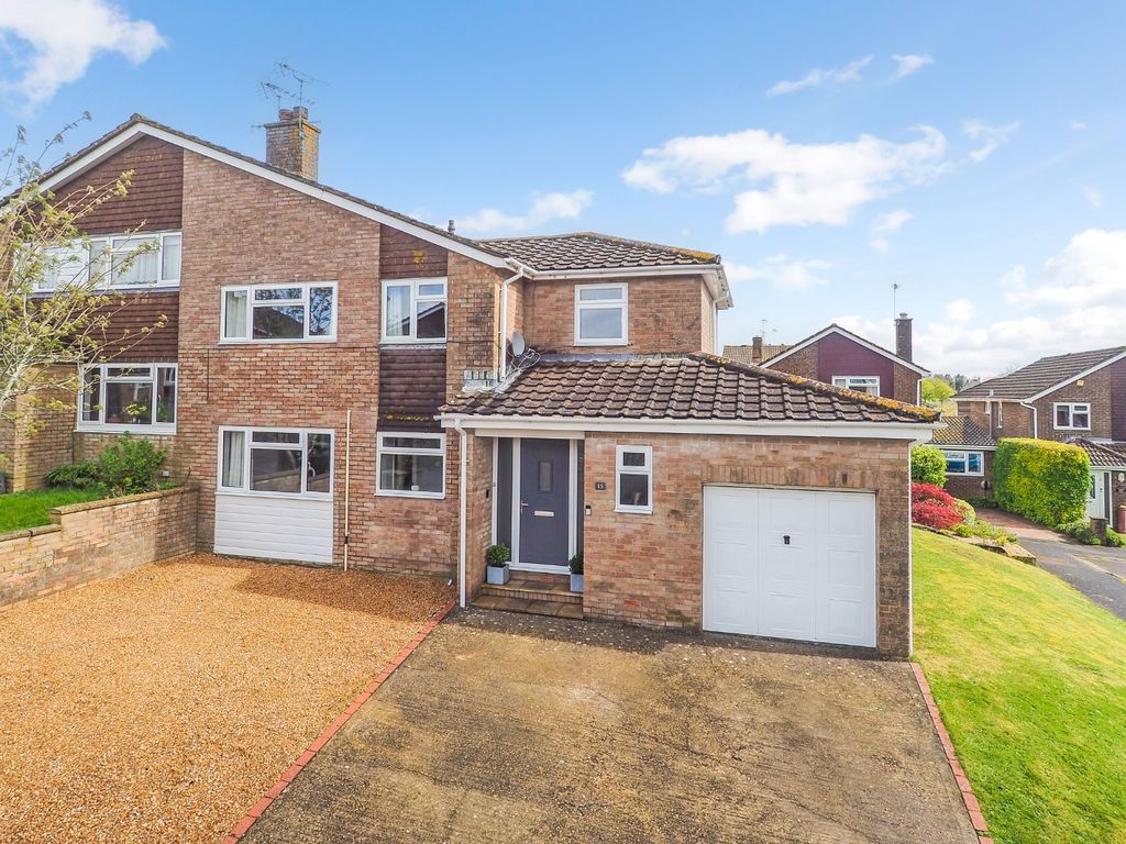 4 bed semidetached house for sale in Wentworth Gardens, Alton