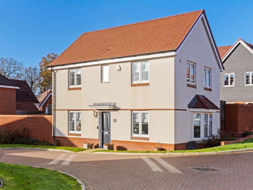 3 bed detached house to rent in Hayler Gardens, Southwater, Horsham