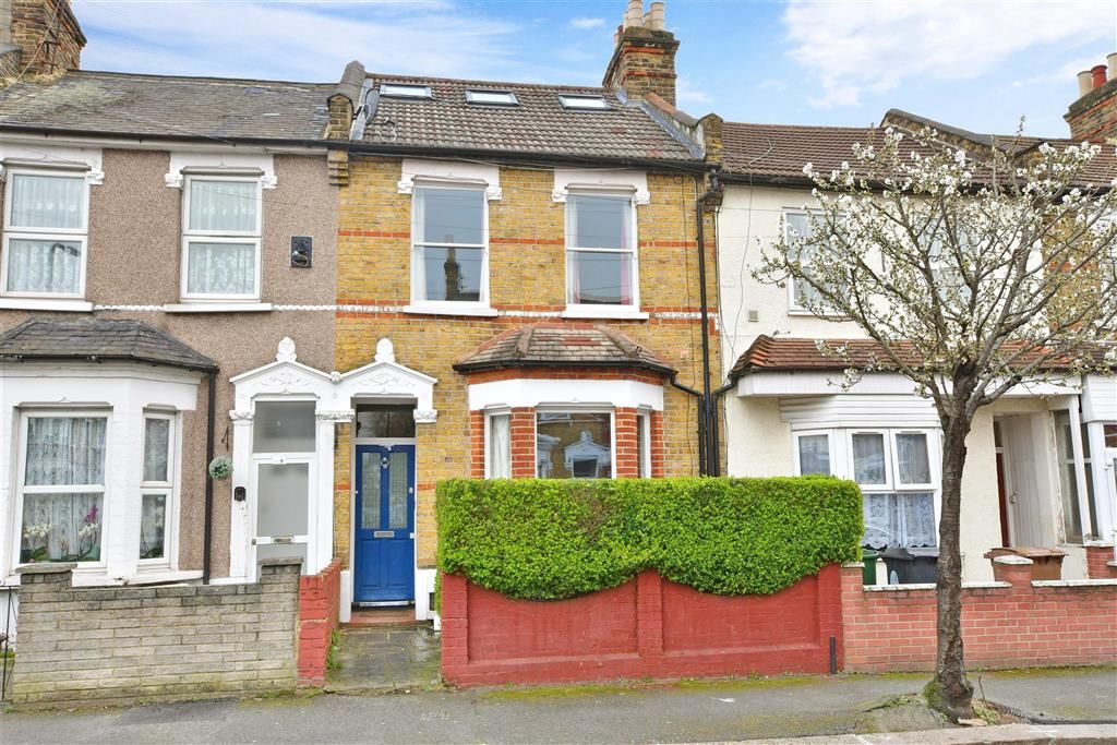 4 bed linkdetached house for sale in Belmont Park Road, London E10