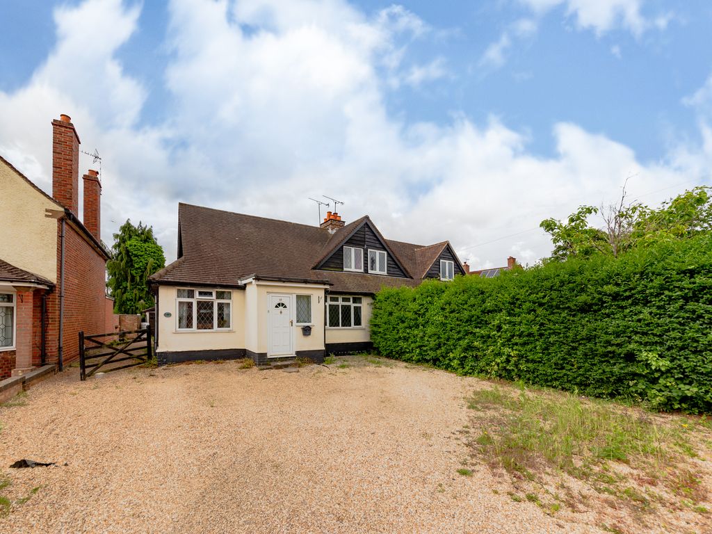 3 bed semidetached house for sale in Crockhamwell Road, Woodley