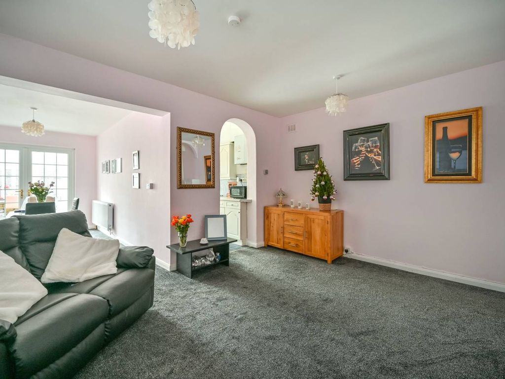 5 bed terraced house for sale in Langley Avenue, Worcester Park KT4