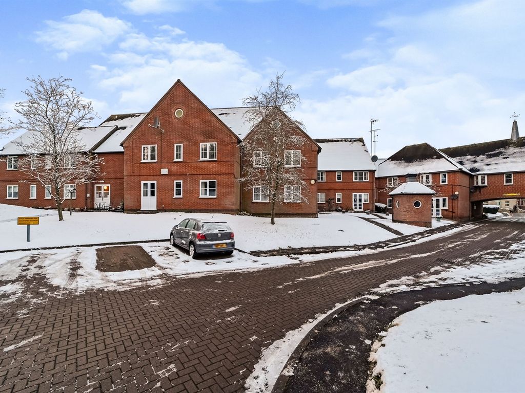 2 bed flat for sale in Woburn Road, Woburn Sands, Milton Keynes MK17