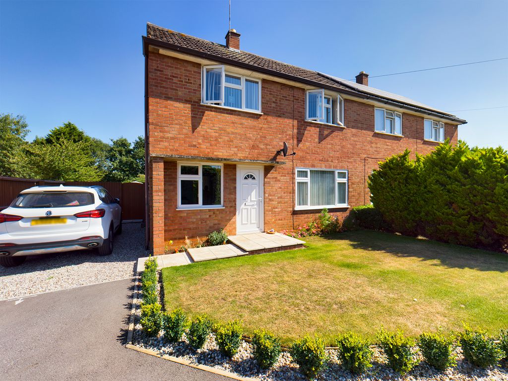 3 bed semidetached house for sale in Coolidge Gardens, Cottenham