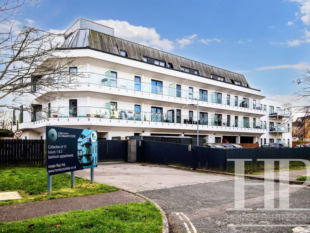 1 bed flat for sale in Russell Way, Octagon House Russell Way RH10, £