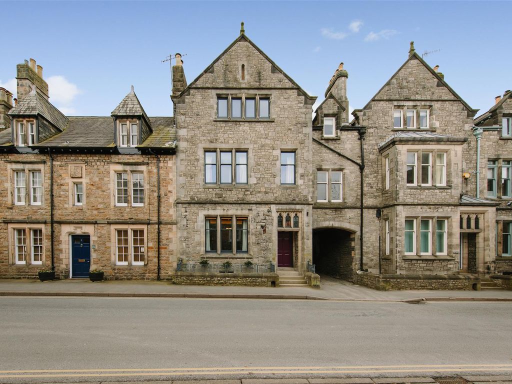 4 bed property for sale in Absoluxe Suites, 4 Main Street, Kirkby