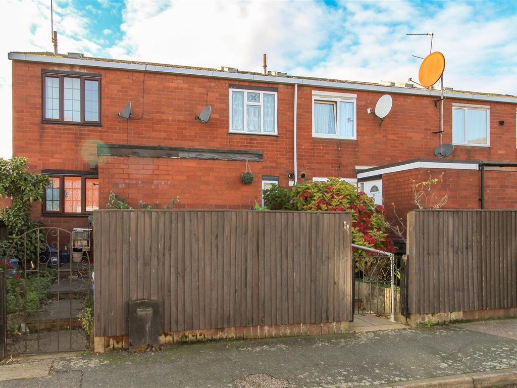 3 bed property for sale in Churchill Walk, London E9, £525,000 Zoopla