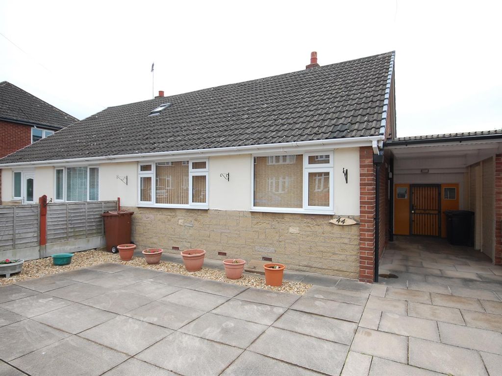 2 bed semidetached bungalow for sale in Montague Crescent, Garforth