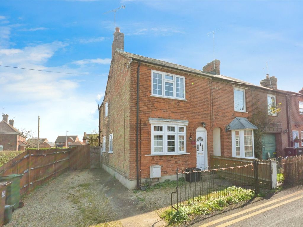 2 bed semidetached house for sale in Frederick Street, Waddesdon