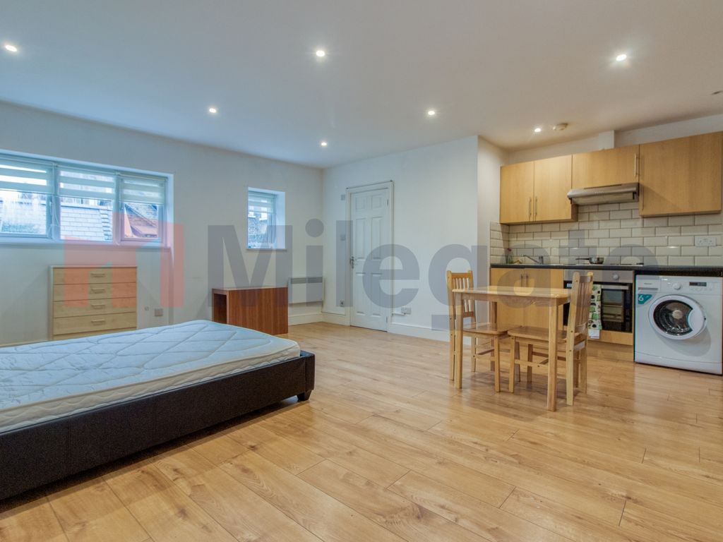 Studio to rent in Wandsworth Road, London SW8, £1,225 pcm Zoopla