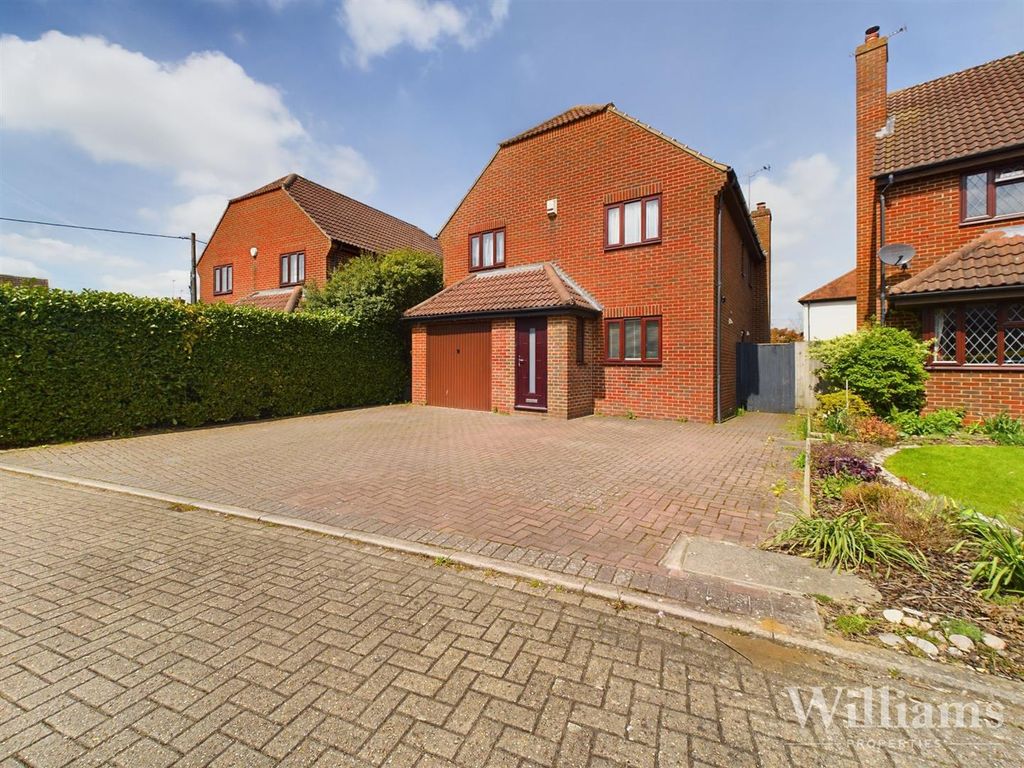 4 bed detached house for sale in Marshalls Lea, Bierton, Aylesbury HP22