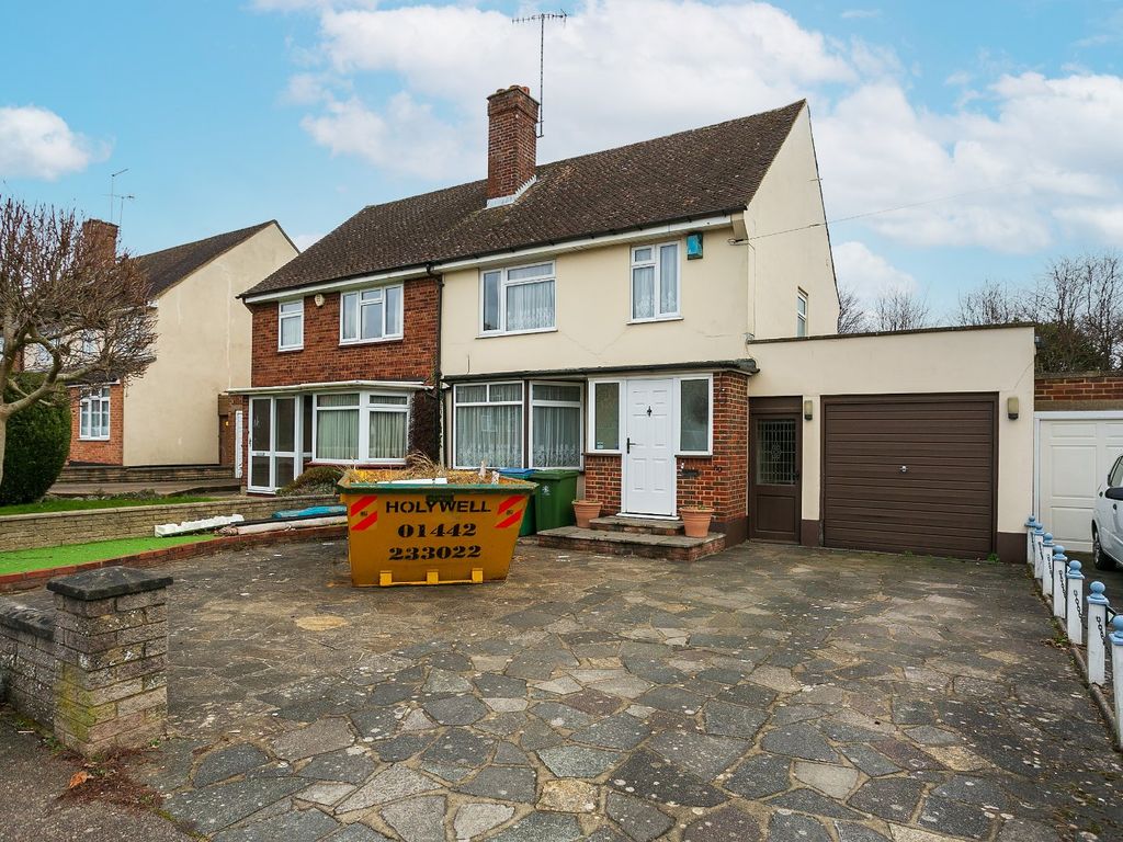 3 bed semidetached house to rent in Westlea Avenue, Watford