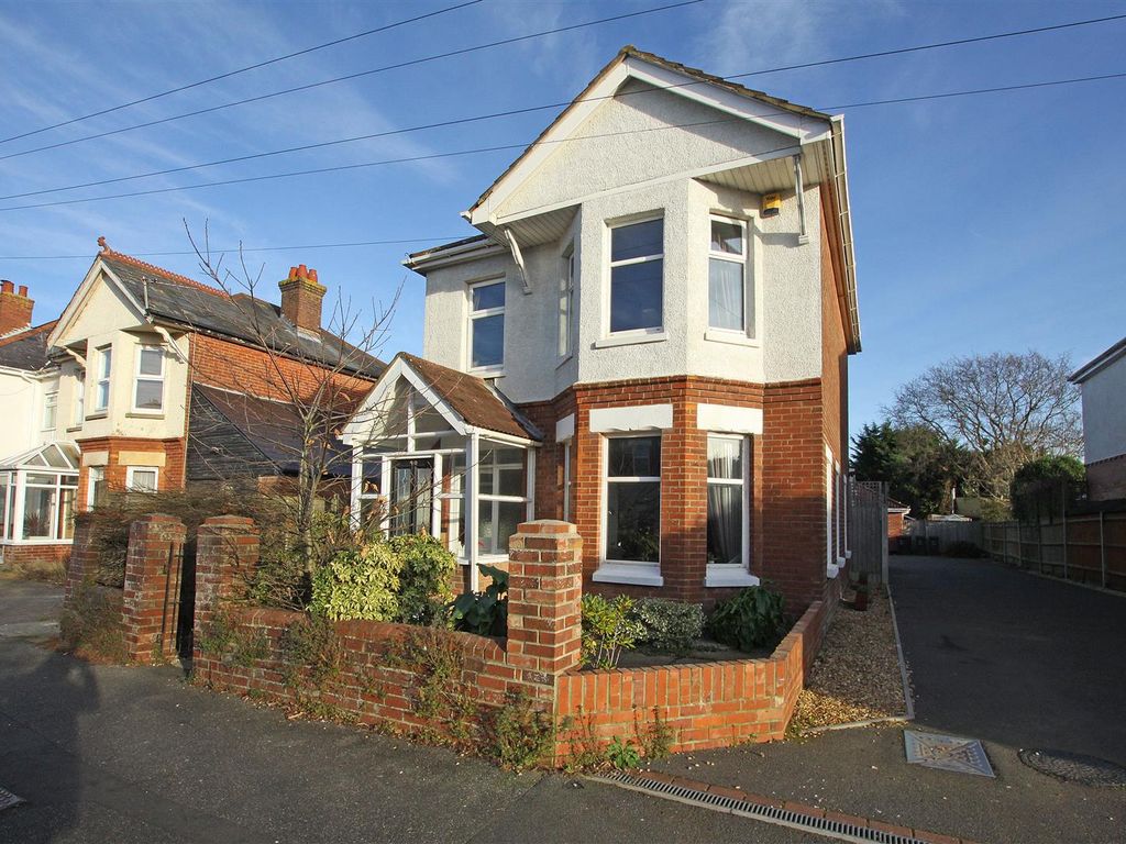 4 bed detached house for sale in Beswick Avenue, Bournemouth BH10, £