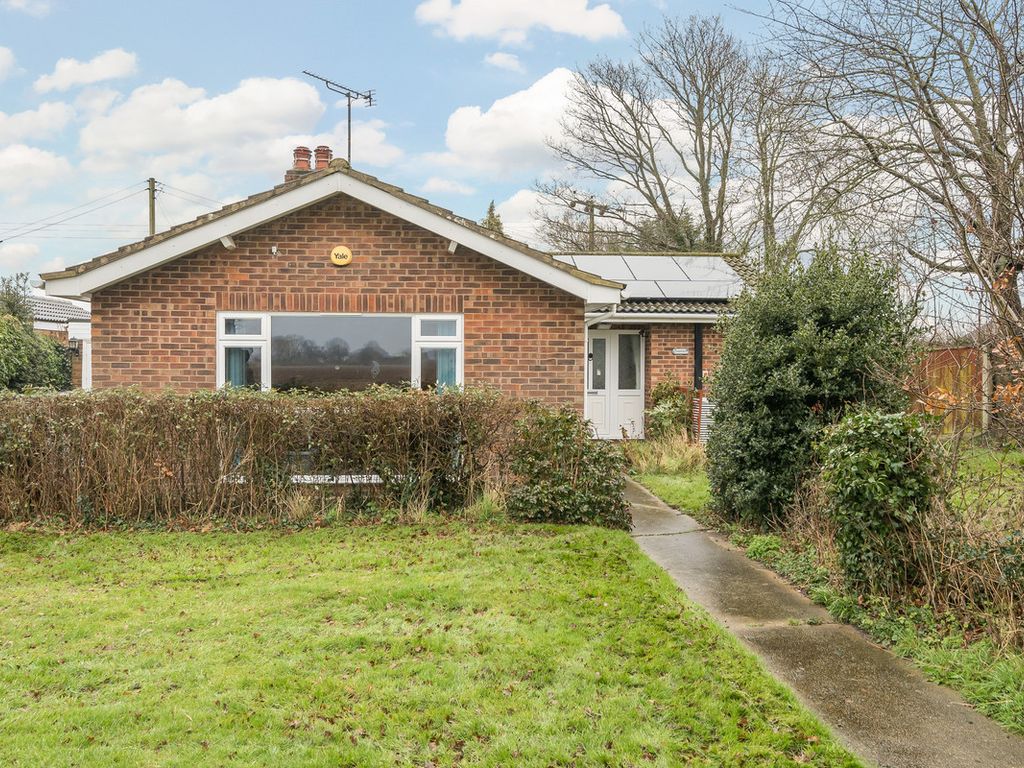 3 bed detached bungalow for sale in Southwood Road, Norwich NR13, £