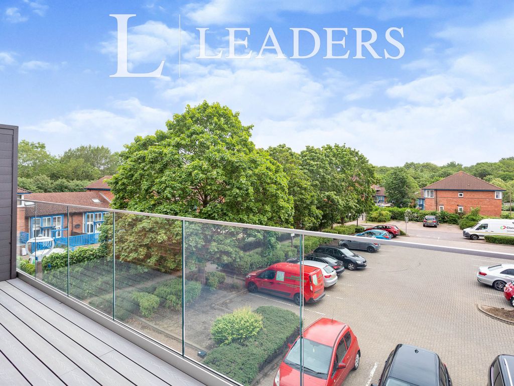 1 bed flat to rent in St Leger Court, Great Linford MK14, £1,050 pcm