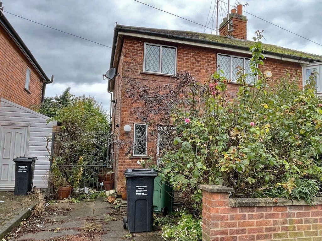 3 bed semidetached house for sale in The Meadway, Birstall, Leicester