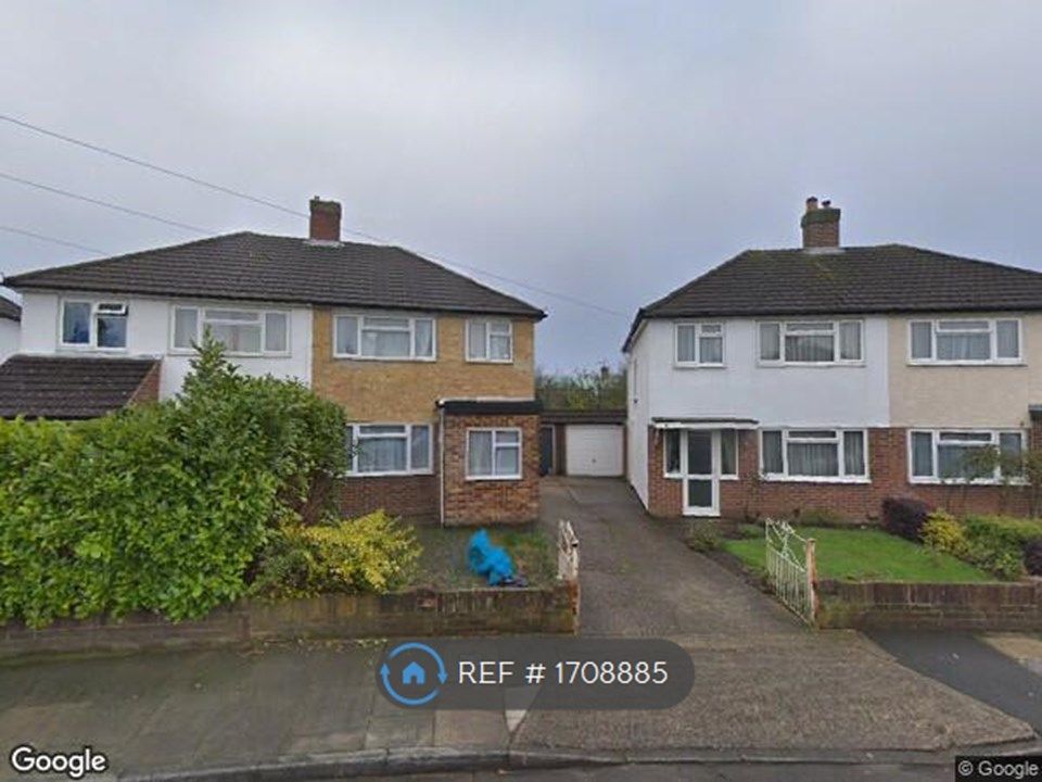 3 bed semidetached house to rent in Armstrong Road, Hanworth, Feltham