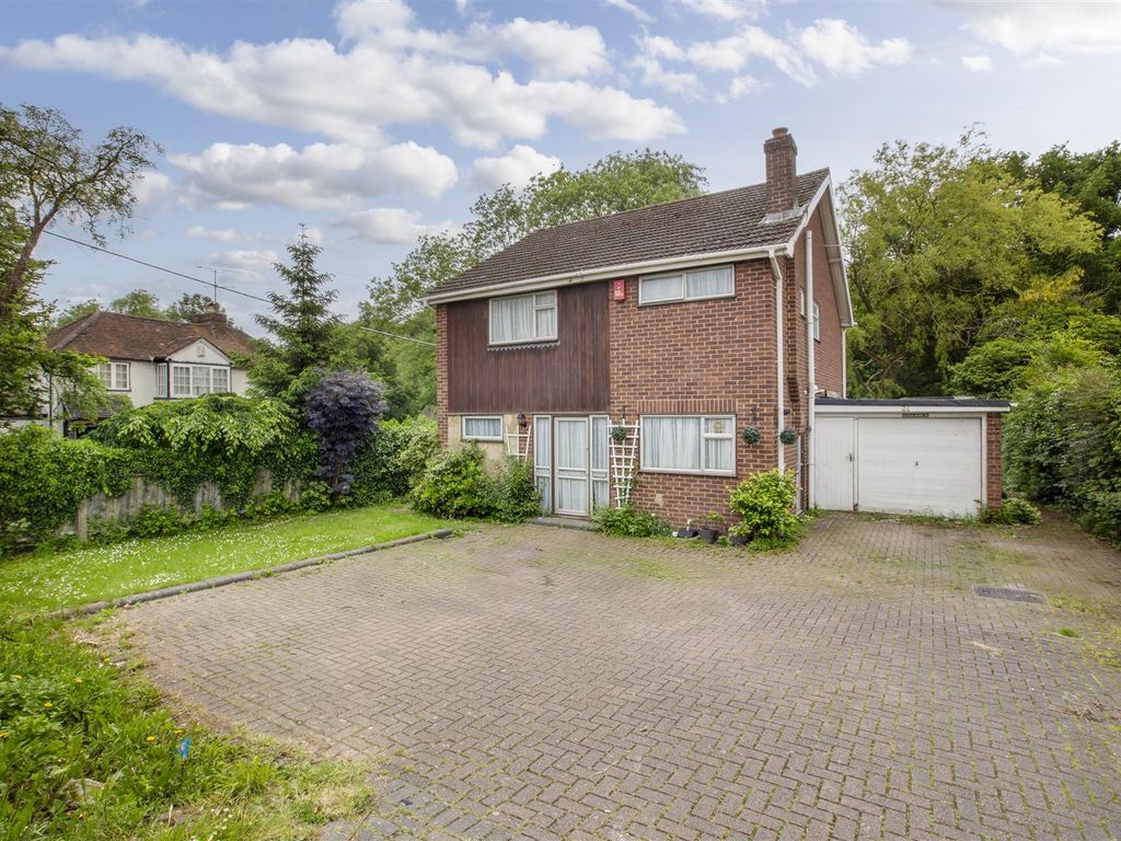 4 bed detached house for sale in Totteridge Lane, High HP13, £