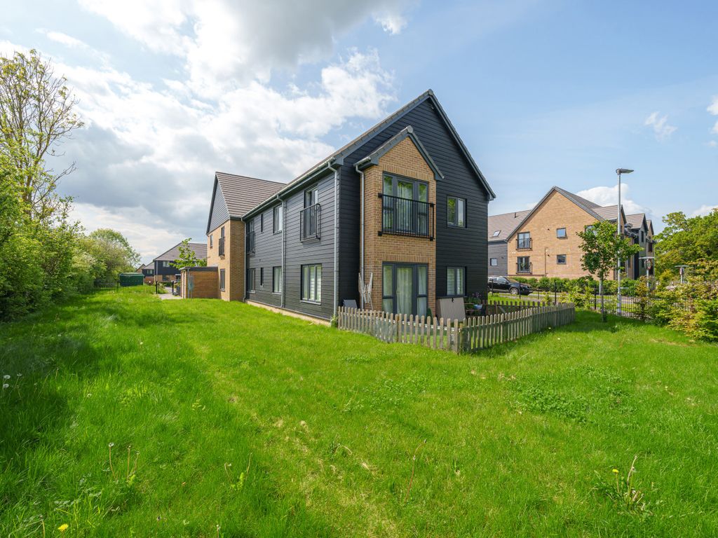 2 bed flat for sale in Trussell Road, Warfield, Bracknell, Berkshire