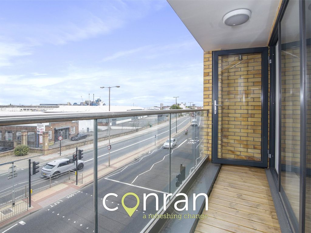 2 bed flat to rent in Woolwich Road, Charlton SE7 Zoopla
