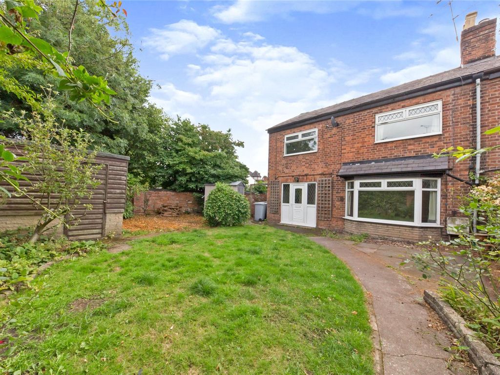 4 bed end terrace house for sale in Laburnum Avenue, Nantwich, Cheshire
