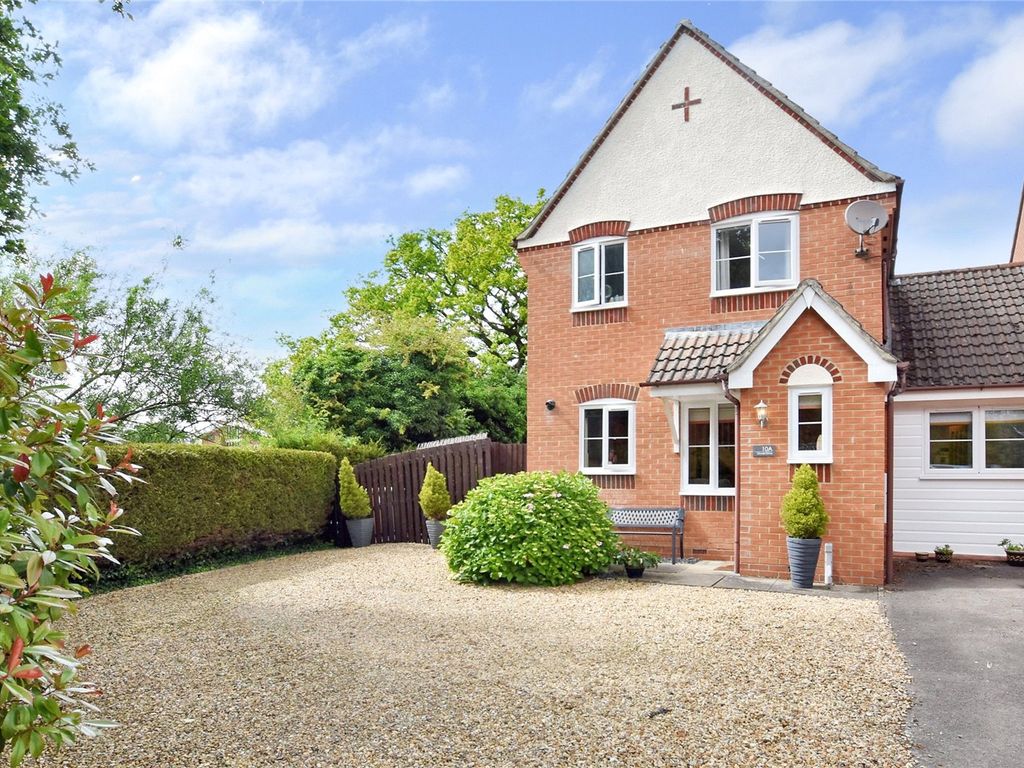 3 bed link detached house for sale in Orwell Drive, Didcot, Oxfordshire