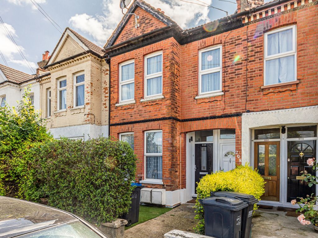 2 bed flat for sale in Northwood Road, Thornton Heath CR7, £250,000